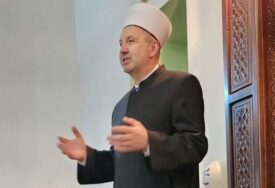 Muftija sarajevski Nedžad Grabus prvu teraviju klanjao u Kreševu: Za vas od ove džamije nema ljepše