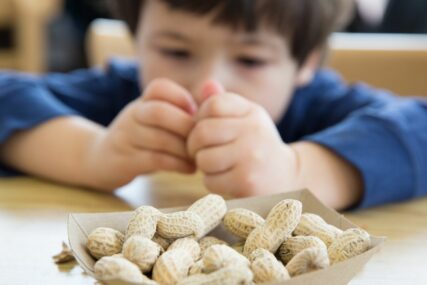 Naučna studija: Davanje putera od kikirikija bebama moglo bi smanjili stopu alergija za 77%