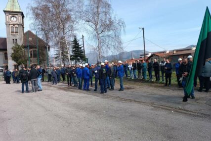 Rudari ponovno pred zgradom Gradske uprave Zenica, u toku redovna sjednica GV Zenica
