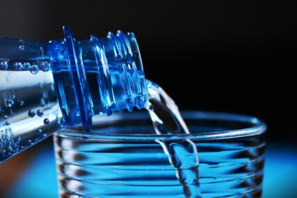 Četiri mita o mineralnoj vodi potpuno neutemeljena