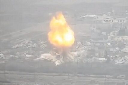 Ukrajinci u Bahmutu prvi put upotrijebili američku "pametnu bombu"(VIDEO)