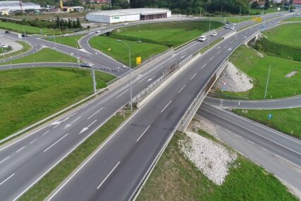 Zašto je novac za dovršetak ceste na ulazu u Tuzlu usmjeren u Hercegovinu?