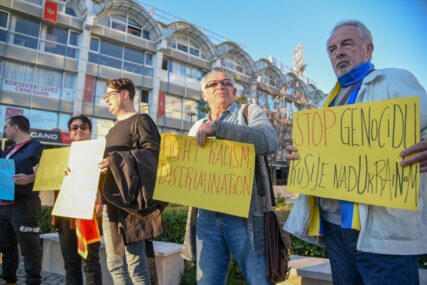 Okupljeni na protestu podrške Ukrajini u Podgorici poručili: Stop genocidu, želimo sigurnost i bezbjednost u NATO-u
