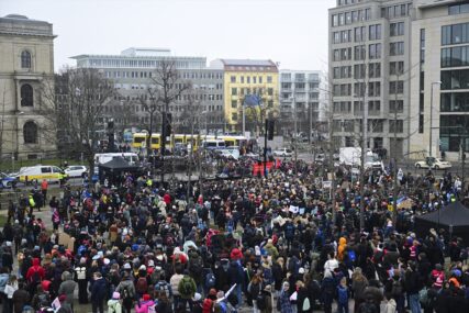 Policajac udario parlamentarku na protestu podrške za Gazu u Berlinu