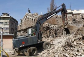 Ulica Hiseta u Sarajevu: Počelo rušenje zgrade stare električne centrale (FOTO, VIDEO)