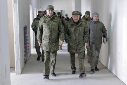 Šojgu posjetio ukrajinski grad Mariupolj koji su prošlog maja zauzele ruske snage