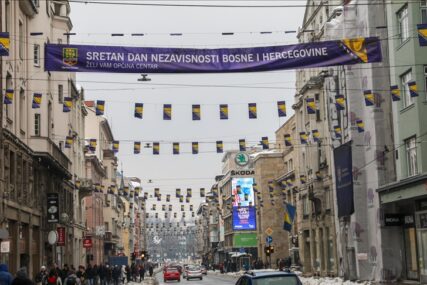 U Sarajevu praznična atmosfera: Vijore se zastave Bosne i Hercegovine