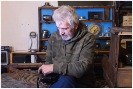 (VIDEO) Inovator Suljo i u 77 godini radi i kreira: Njegov polaroid svira, pjeva, upravlja roštiljem...