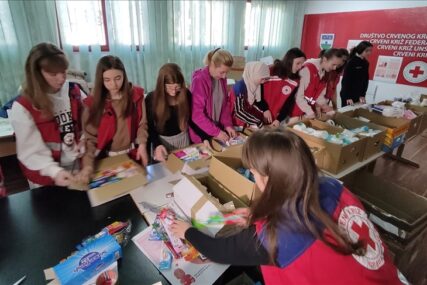 RADNO U BIHAĆU: Bišćanke pripremile pakete pomoći za žene u Turskoj i Siriji
