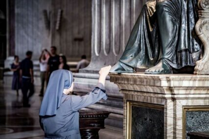 Žene u Vatikanu sve češće na visokim položajima, ali rodna bitka je daleko od pobjede