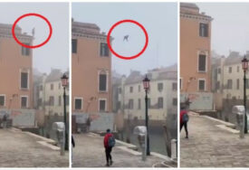 Svi su ogorčeni zbog ovog poteza: Traži se mladić koji je sa zgrade skočio u venecijanski kanal