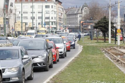 Ima li kraja: Velike gužve u saobraćaju u Sarajevu