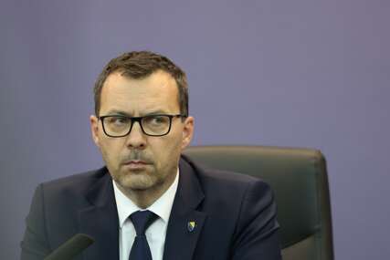 Džindić: Zrak u stečaju ostvaruje dobit jer njime ne upravljaju kadrovi Trojke