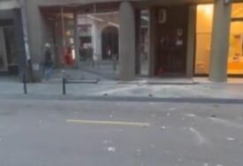 Obrušila se fasada u centru Sarajeva, pukom srećom niko nije teže stradao (VIDEO)