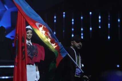 SKANDAL: Zapaljena zastava Azerbejdžana na otvaranju Evropskog prvenstva (VIDEO)