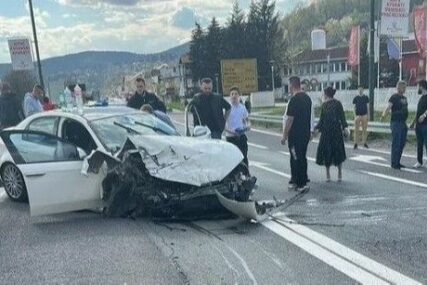 Obustavljen saobraćaj: Težak sudar kod Mostarskog raskršća