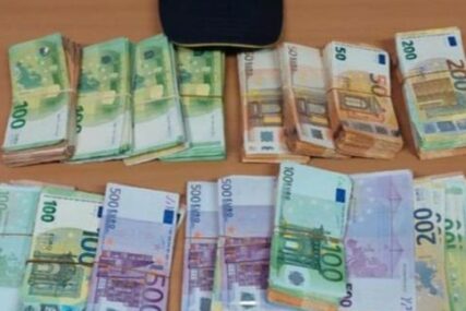Državljanin BiH u Hrvatsku pokušao unijeti više od 100.000 eura i mobitele, platio astronomsku kaznu