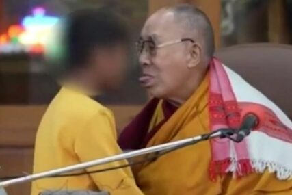 VIDEO Dalaj Lama poljubio dječaka u usta i tražio da mu sisa jezik?!