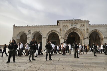 Desničarski jevrejski doseljenici upali u džamiju Al-Aksa, treće najvažnije mjesto za muslimane (FOTO)