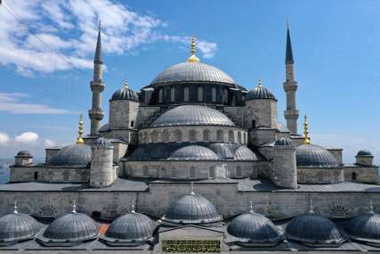 Plava džamija u Istanbulu otvorila vrata za vjernike nakon petogodišnje restauracije