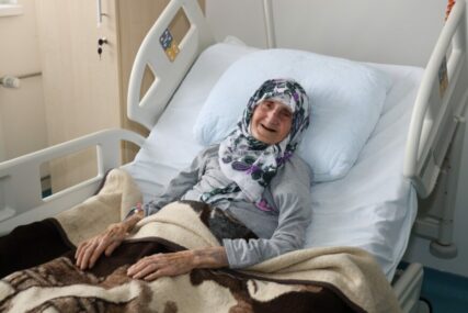 101-godišnjoj nani Rahimi uspješno ugrađen vještački kuk: "Svaka čast svima, iznenadila sam se koliko su ljubazni"