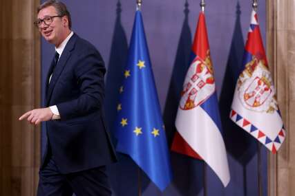 Oglasio se Vučić: Dobro sam, idem u obilazak