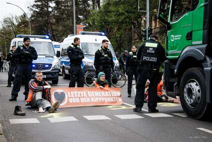 Klimatski aktivisti blokirali saobraćaj u centru Berlina
