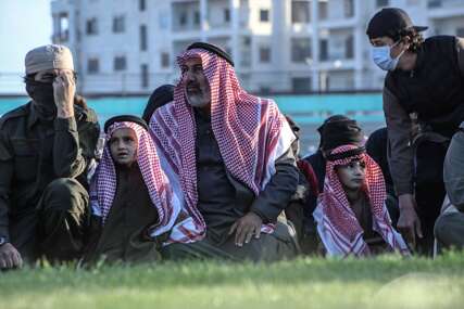 Raseljene osobe iz Idliba Bajram dočekale daleko od domova moleći za mir