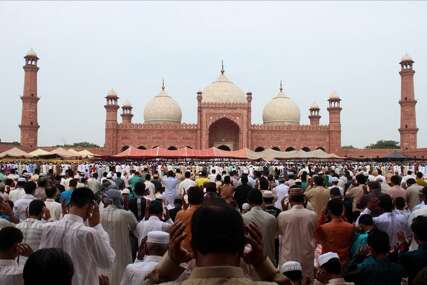 Muslimani u ovim zemljama danas proslavljaju prvi dan Ramazanskog bajrama