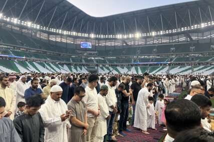 Hiljade vjernika klanjale bajram-namaz na stadionu izgrađenom za SP u Kataru