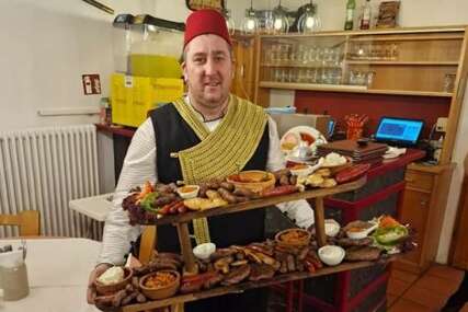 Ramazan u restoranu Tešnjaka Belmina Čostovića u Njemačkoj: Iftari kao u Bosni, topa, somuni i bosanski specijaliteti