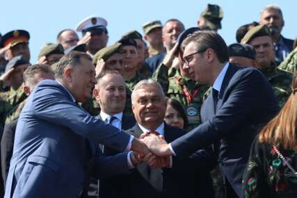 Dodik poručio u Beogradu: Vojska Srbije modernizovana i spremna da brani naš narod
