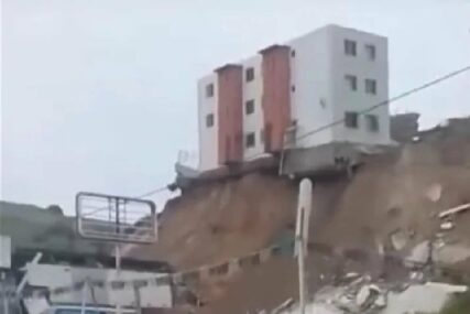 Stravičan trenutak urušavanja stambene zgrade u meksičkom gradu Tijuana