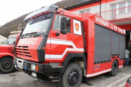 Vatrogasno vozilo 'Made in BiH' stiglo u Novi Travnik
