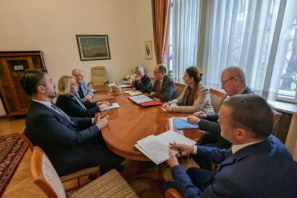 Postignuto ništa: Schmidt održao sastanak sa predsjednicom Federacije BiH i dva potpredsjednika