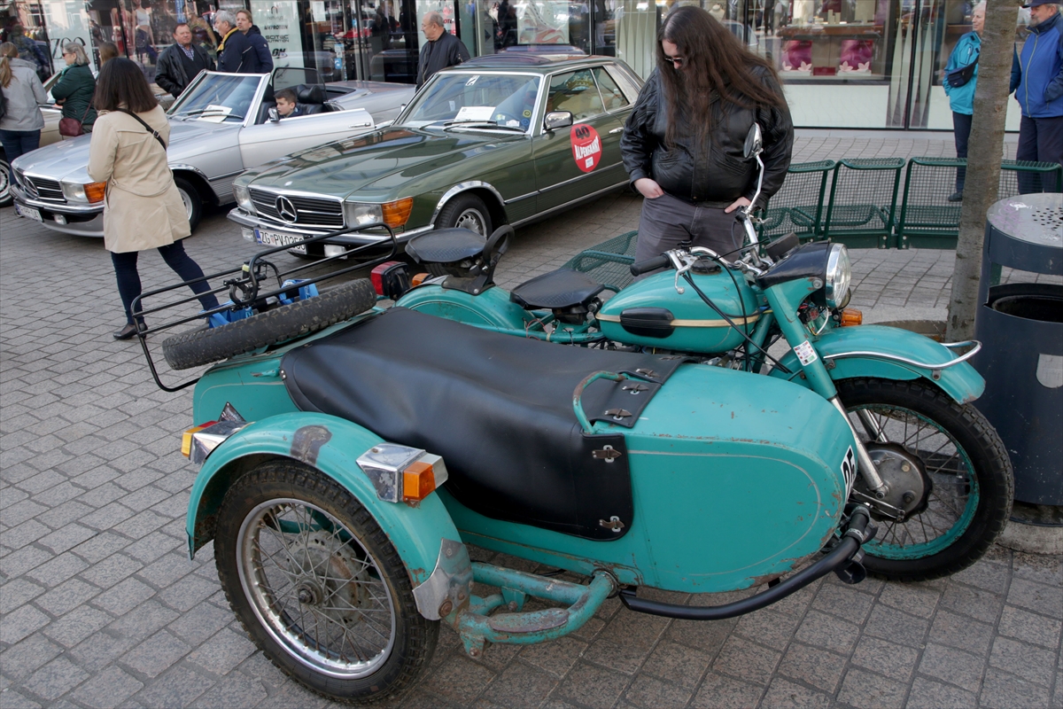 Ljubitelji oldtimer mašina uživali u Zagrebu - BosnaInfo