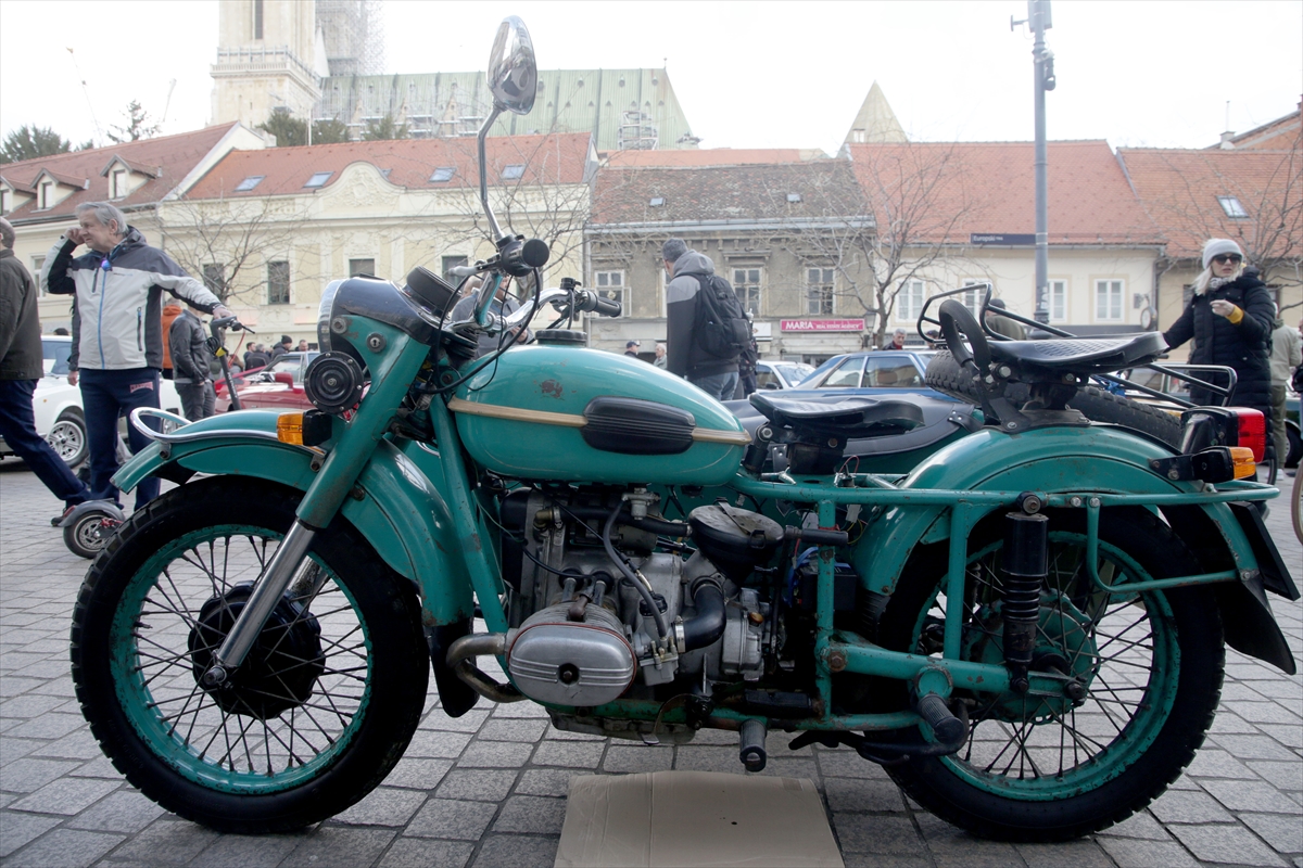 Ljubitelji oldtimer mašina uživali u Zagrebu - BosnaInfo