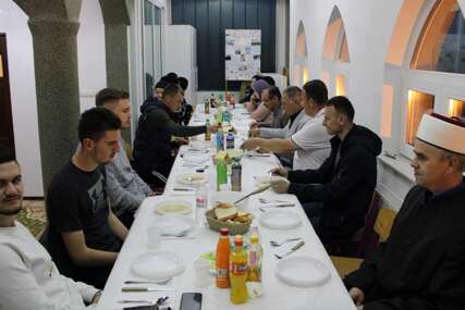Mladi Islamske zajednice Bošnjaka SAD organizirali iftar za mlade iz Prnjavora
