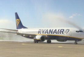 Bomba u "Ryanair" avionu: Svi letovi otkazani, putnici sjede u avionu
