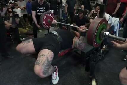 Najjači čovjek na svijetu pokušao dići 250 kg, a onda se desilo... (VIDEO)