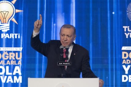 Ankete mu predviđale pad, ali Erdogan u drugi krug ulazi kao favorit