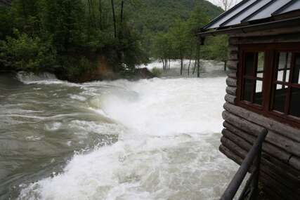 Važna obavijest! Izdato upozorenje za moguće poplave u regijama Bihać i Tuzla