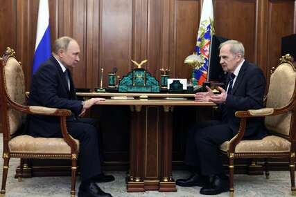 Putin proučavao kartu: "Ovdje nema Ukrajine"