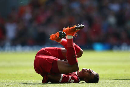 Napadač Liverpoola pokazao rane nakon zastrašujućeg starta koji nije završen isključenjem(FOTO)