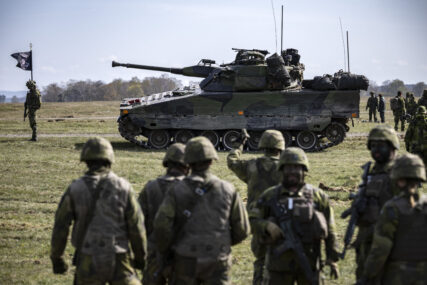 SAD planiraju Ukrajini poslati tenkovsku municiju