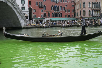 Riješena misterija fluorescentno zelene vode u Veneciji