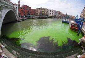 MISTERIJA U ITALIJI Venecijanska policija istražuje "zelenu mrlju" (VIDEO)
