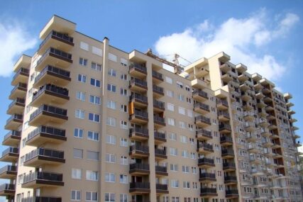 Stanari u sarajevskom naselju Miljacka u problemu: Prinuđeni kupiti parking ili garažno mjesto ili prodati auto