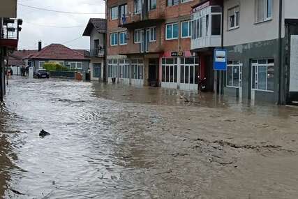 Poplave širom Tuzlanskog kantona, ugroženi brojni stambeni objekti