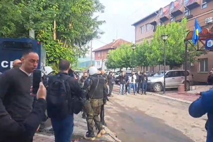 Pojačano prisustvo KFOR na sjeveru Kosova, u Zvečanu policija koristila suzavac